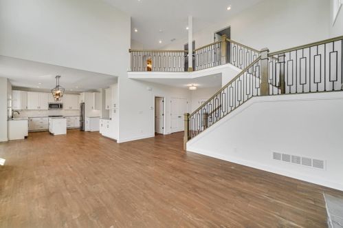 62 Levanno Dr, Crown Point, IN 46307-8573