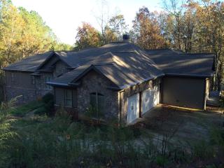 15 Falling Leaf Dr, Travelers Rest, SC 29690-7201