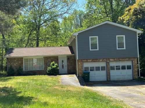 3192 Martin Dr, Lilburn, GA 30047-1931