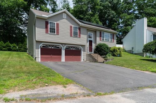5 Running Brook Rd, Waterbury, CT 06704-1257
