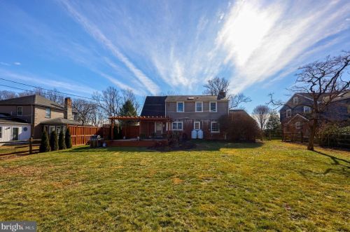 145 Hess Blvd, Lancaster, PA 17601-4045