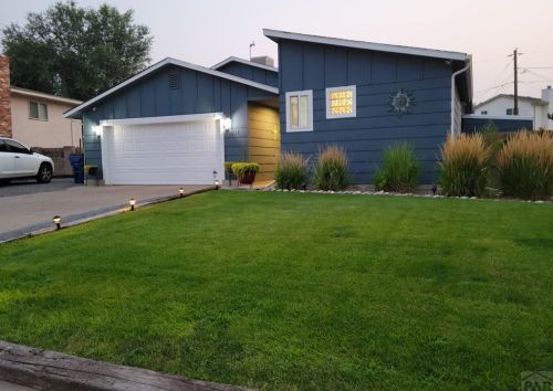 2521 Taylor Ln, Pueblo, CO 81005-2742