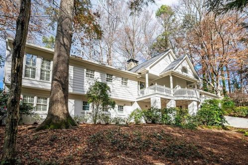 4582 Club Cir, Atlanta, GA 30319-1054