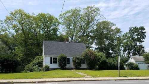 51 Hopkins Hill Rd, Coventry, RI 02816-6318