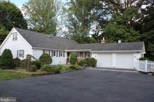 102 Creek Rd, Lumberton Township, NJ 08048-5228