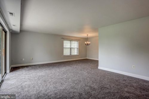 209 Valleybrook Dr, Lancaster PA  17601-4623 exterior