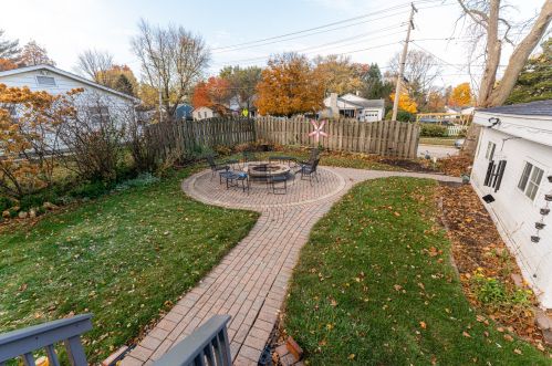 109 Alma St, Sycamore IL  60178-1624 exterior