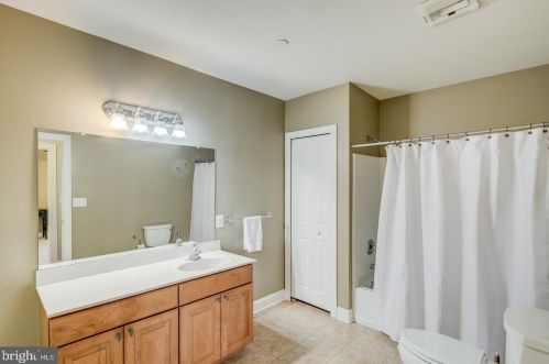 30 Kings Ct, Tavistock NJ 08033-1885 exterior