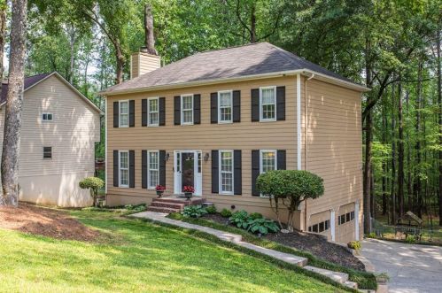 939 Hampton Trl, Lilburn, GA 30047-2653