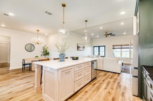 713 Longhorn Trl, Angleton TX 77515-9623 exterior