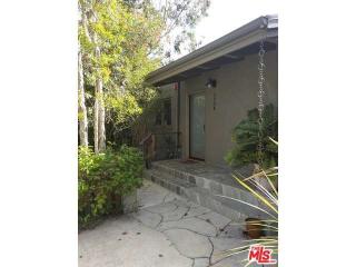 3208 Pennsylvania Ave, Santa Monica, CA 90404-4218