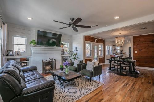 5136 Collinwood Ave, Fort Worth, TX 76107-3608