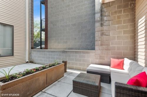 4118 Lincoln Ave, Chicago IL  60618-3096 exterior