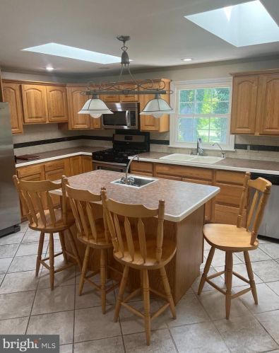 2106 Lyndell Dr, Lancaster PA  17601-5728 exterior