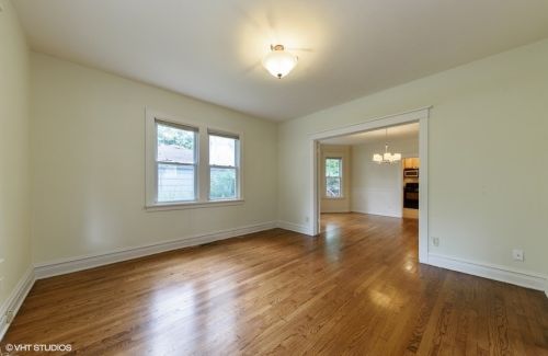 656 Chestnut St, Bannockburn, IL 60015-5838