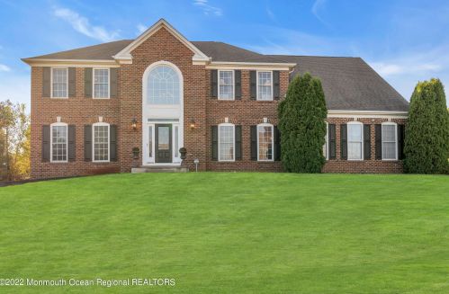 23 Nicole Ct, East Freehold, NJ 07728-9543