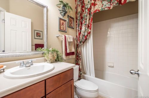 25057 Canal Pl, Aurora CO 80018-1627 exterior