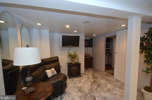 48 Calvin Unger Ln, Berkeley Springs WV 25411-5181 exterior