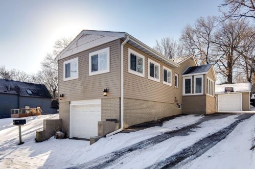 492 Belvidere St, Saint Paul, MN 55107-2404