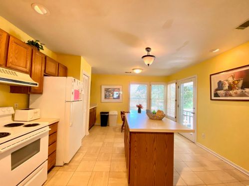5 Ocean Park Ct, Isle Of Palms SC  29451-2244 exterior