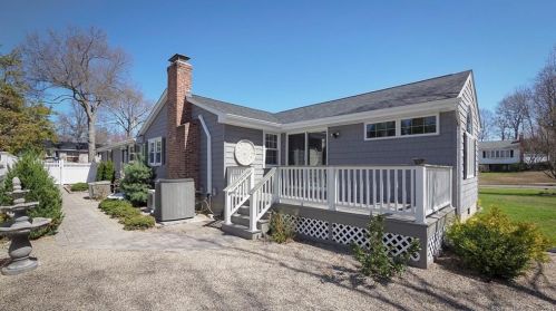 104 Griswold Dr, Kensington, CT 06037-1931