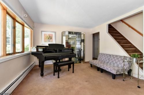 8 Midro Way, Town Center, NJ 07052-2223
