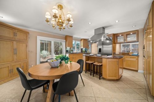 2921 Graceland Way, Glendale CA 91206-1332 exterior