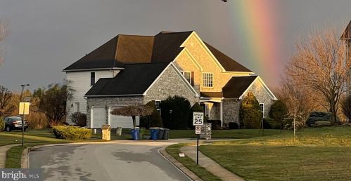 1609 Guildford Ln, York, PA 17404-9079