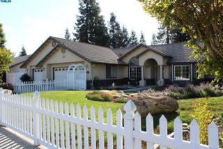 1309 Rio Vista St, Visalia, CA 93292-9294