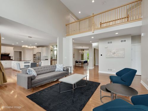 6887 Fieldstone Dr, Willowbrook IL  60527-5295 exterior