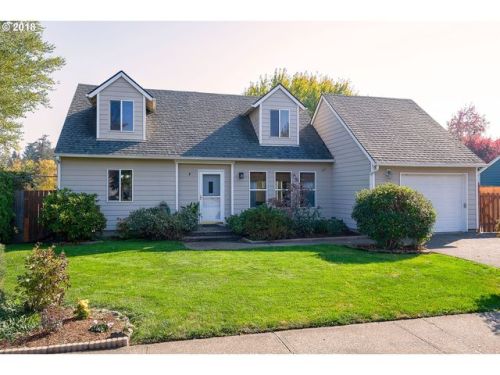 700 Hermanson St, Woodburn OR  97071-5850 exterior