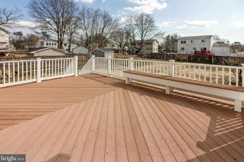 7337 Hooes Rd, Springfield VA  22152-3704 exterior