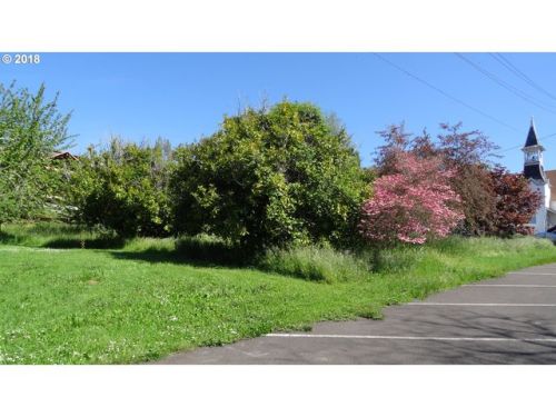 374 2nd St, Elkton OR  97436-7530 exterior