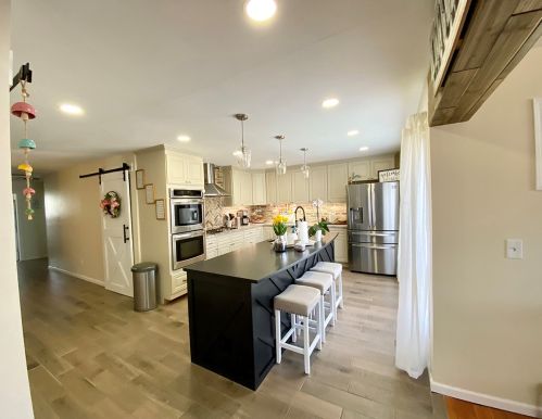 265 Shawnee Dr, Carol Stream IL  60188-1962 exterior