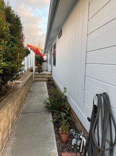 625 Via Santa Cruz, Vista, CA 92081-6336