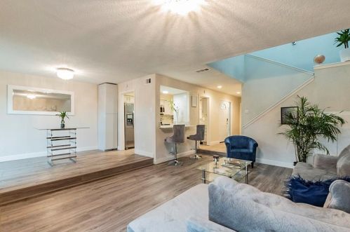 12542 Burninglog Ln, Dallas TX  75243-2118 exterior