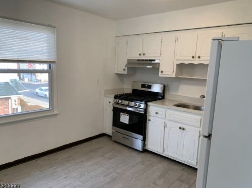167 7th Ave, Manville, NJ 08835-1268