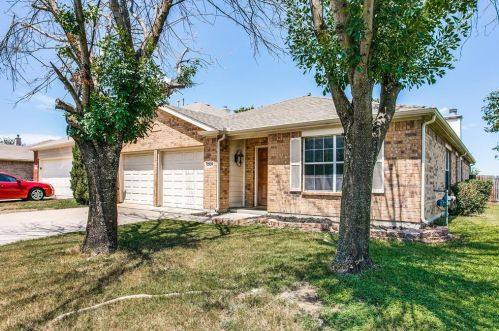 2520 Tar Heel Dr, Fort Worth, TX 76123-1646