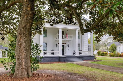 208 Calhoun St, Johnston, SC 29832-1313