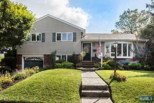 61 Pearl St, Dumont, NJ 07628-1220