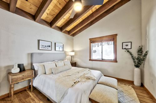 11030 Ski Slope Way, Truckee CA  96161-6603 exterior