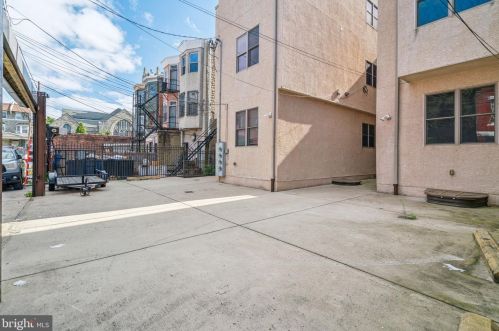 3142 Broad St, Philadelphia, PA 19132-2421