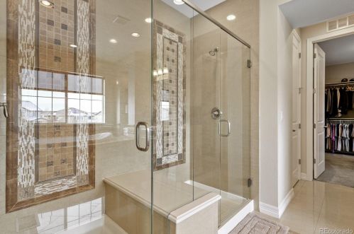 6374 Kewaunee Way, Aurora CO 80016-4310 exterior