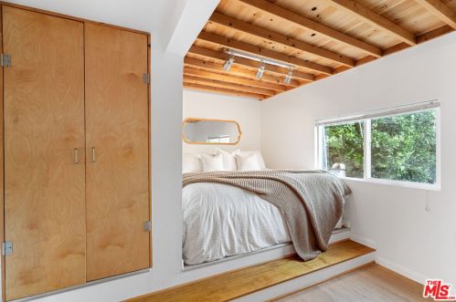 1520 Columbia Dr, Glendale CA  91205-3508 exterior