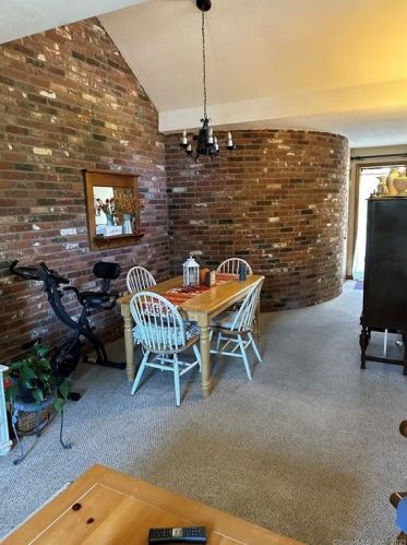 4 Murphys Ln, Huntington, CT 06484-5413