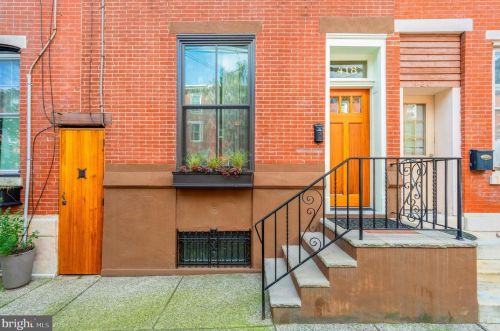 418 Dickinson St, Philadelphia, PA 19147-6517