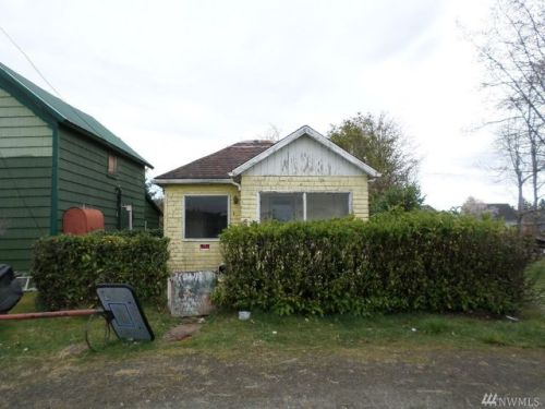 429 7th St, Raymond, WA 98577-1823