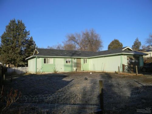 276 10th St, Metolius, OR 97741-1617