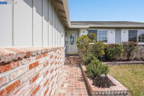 1960 Via Natal, San Lorenzo CA  94580-2146 exterior