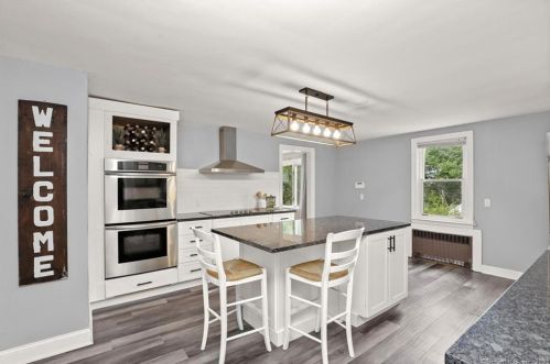 54 Monroe St, Huntington CT  06484-6032 exterior